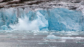 התפרקות קרחונים כחלק מההתחממות הגלובלית