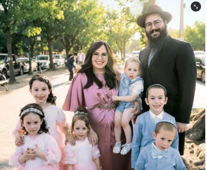 Hanoch Yunik  and family 