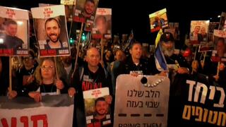 הגעת צעדת משפחות החטופים לכיכר פריז בירושלים