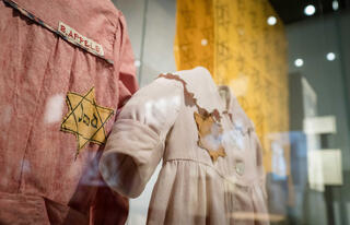 בגדים של יהודי הולנד בשואה