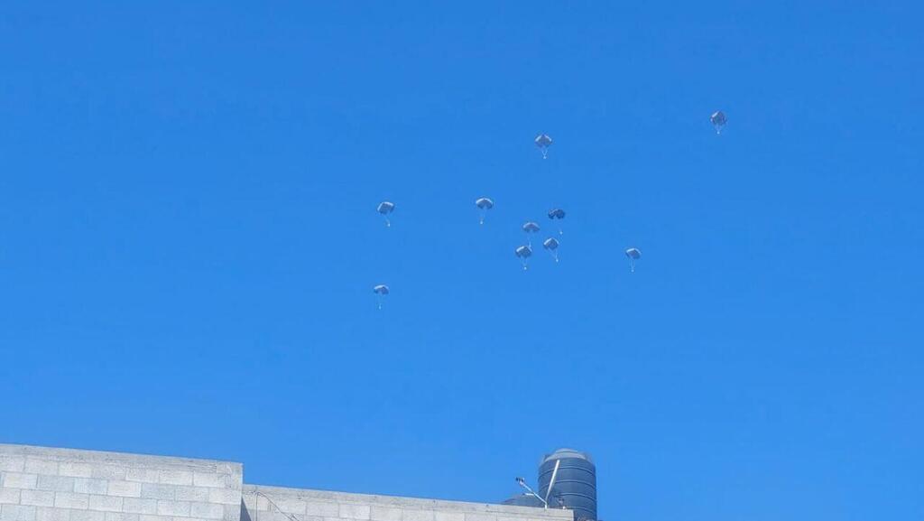 דיווחים ערבים: הצנחה נוספת של סיוע הומניטרי לרצועת עזה