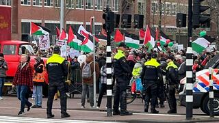 הפגנות פרו פלסטיניות מול מוזיאון השואה נגד ביקור יצחק הרצוג באמסטרדם, הולנד