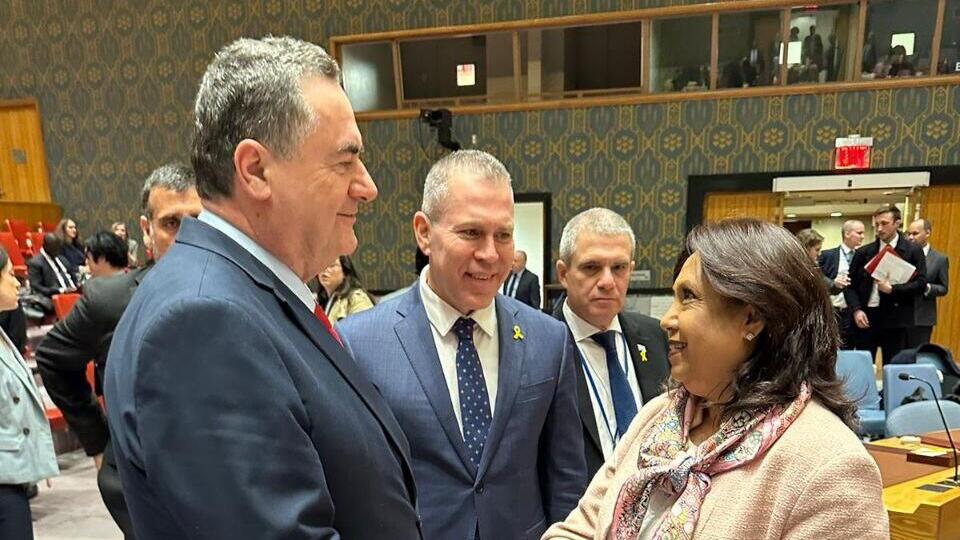 שר החוץ ישראל כץ ושגריר ישראל באו"ם גלעד ארדן נפגשו עם פרמילה פאטן הנציגה המיוחדת של האו"ם לאלימות מינית באזורי עימות