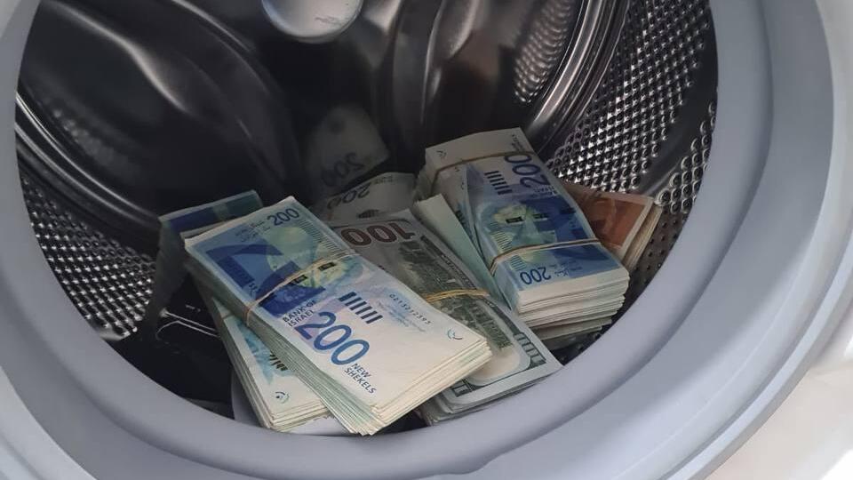 כסף שהוחבא בתוך מכונת כביסה