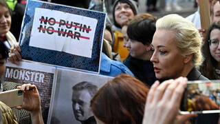 בחירות נשיאות רוסיה יולינה נבלניה אשתו של אלכסיי נבלני הפגנה ליד שגרירות רוסית ב ברלין