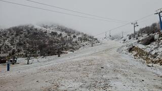 במהלך הלילה ירד שלג באתר החרמון וצבע את ההר בלבן