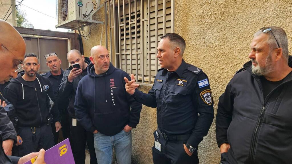 השוטרים בזירת הרצח בתל אביב