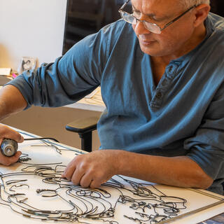 גיא קוראל, אמן חוטי ברזל