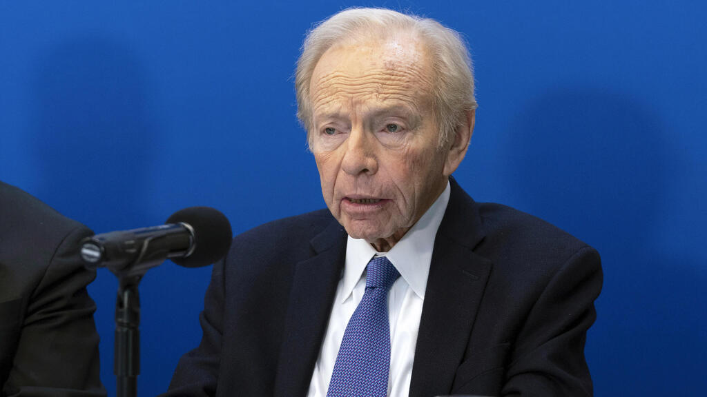 Lieberman was an observant Jew who walked home from late votes in the Senate on Friday night to avoid violating Shabbat (Photo: AP Photo/Jose Luis Magana, File) ג'ו ליברמן