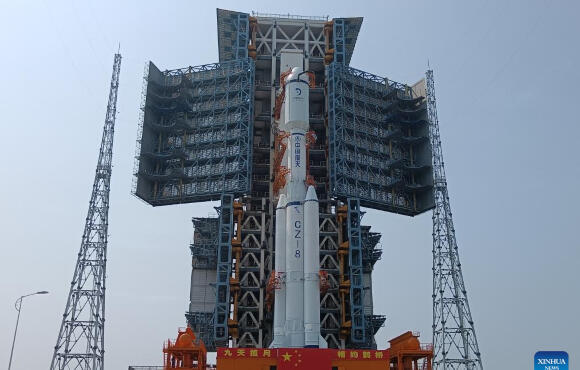 The Red Moon program raises concerns in the United States. Long March 8 rocket with the Queqiao 2 satellite on its launch pad in Wenchang 