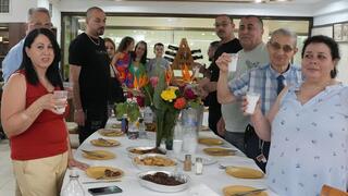 צד"לניקים אוכלים ארוחת ה פסחא ה חגיגית יחד  צד"ל היגרו ל ישראל מ לבנון