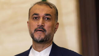  שר החוץ הסורי פייסל אל-מקדאד ושר החוץ האיראני חוסיין אמיר עבדאללהיאן פותחים מחדש הקונסוליה האיראנית בדמשק בבניין חדש