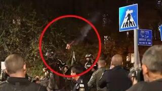 תיעוד: גבר בן 45 משליך לפידים בוערים על פרשי משטרת ירושלים