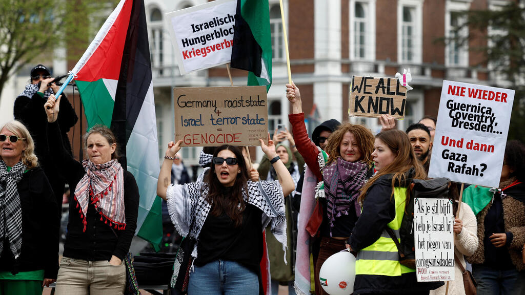 בית הדין הפלילי הבינלאומי האג תביעה של ניקרגואה נגד גרמניה בגלל סיוע ב נשק ל ישראל מלחמה רצועת עזה הפגנה בחוץ