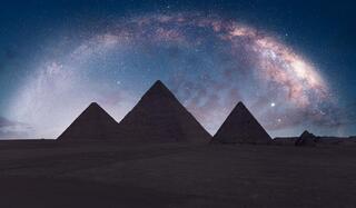 שביל החלב מעל הפירמידות במצרים