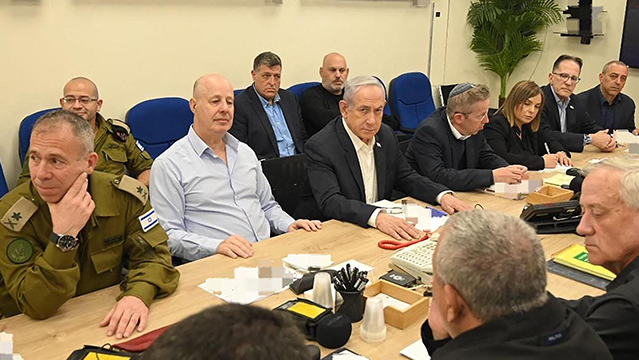 ראש הממשלה בנימין נתניהו כינס את הקבינט מלחמה בקריה בתל אביב