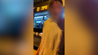 פקחית בדקה תוקף נסיעה של נוסע בקו אוטובוס בירושלים ובתגובה הוא שפך עליה מרק רותח