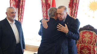 חאלד משעל, אסמאעיל הניה, יו"ר הלשכה המדינית של חמאס, בפגישה עם נשיא טורקיה, רג'פ טאיפ ארדואן