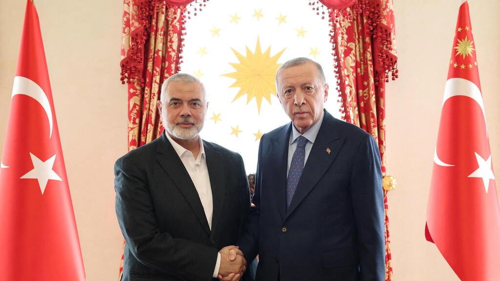 אסמאעיל הניה, יו"ר הלשכה המדינית של חמאס, בפגישה עם נשיא טורקיה, רג'פ טאיפ ארדואן