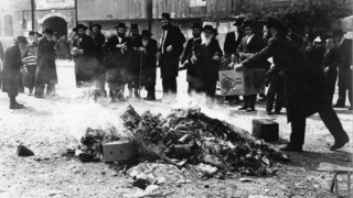 Burning of chametz in the Me'a She'arim neighborhood, 1983 