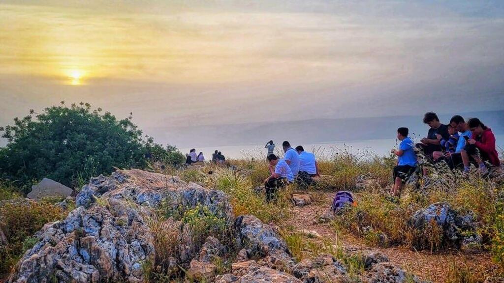 מטיילים בשמורת הטבע ארבל