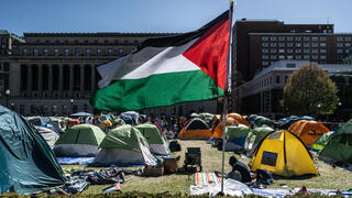 דגל פלסטיני במאהל המחאה באוניברסיטת קולומביה