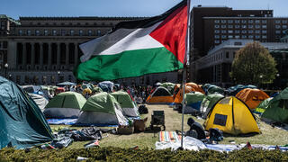 דגל פלסטיני במאהל המחאה באוניברסיטת קולומביה