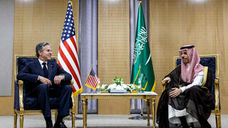 אנתוני בלינקן מזכיר המדינה של ארה"ב פגישה עם פייסל בן פרחאן שר החוץ של סעודיה