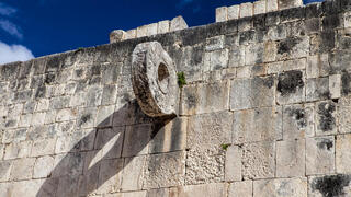 טבעת השער של הטלאצ'טלי, משחק הכדור בו שיחקו בני תרבות המאיה