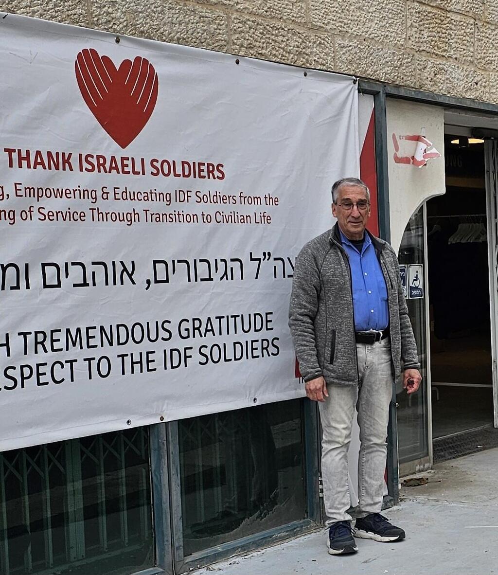  Rabbi Jonathan Pearl at Todah L’Tzahal (‘Thanks to the Israel Defense Forces’) headquarters in Jerusalem