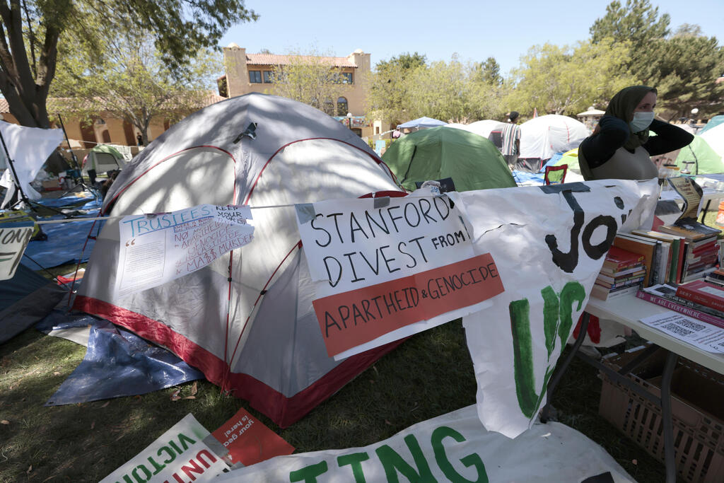 Anti-Israel protesters camp out at Stanford University 