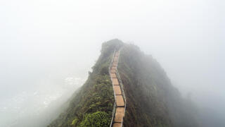 מדרגות הייקו באי אואהו שבהוואי