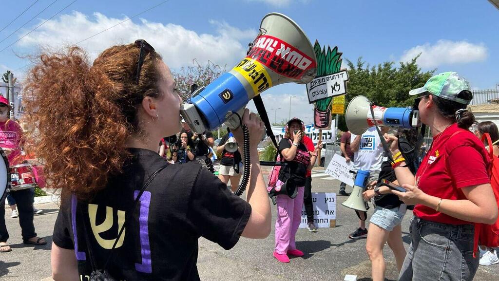   הפגנה בסמוך לביתו של ח"כ בני גנץ