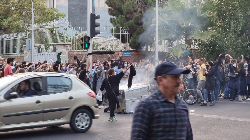 People gather in protest against the death of Mahsa Amini along the streets on September 19, 2022, in Tehran 