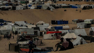 מסגד ואוהלים בעיר העקורים רפיח ברצועת עזה