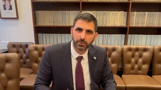 שר התקשורת שלמה קרעי חתם על הצווים נגד אלג'זירה מיד עם אישור הממשלה פה אחד