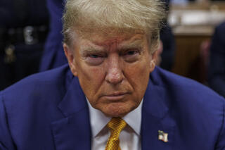 דונלד טראמפ בית משפט מנהטן ניו יורק דמי שתיקה ל סטורמי דניאלס