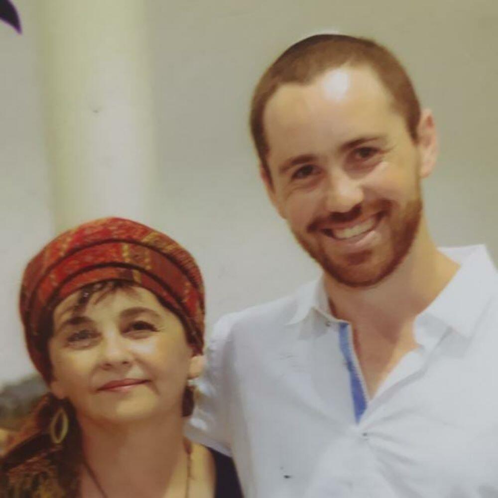 מימי לוי עם בנה צביקה לביא ז"ל