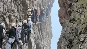 פקק של מטפסים בהר יאנדאנג 