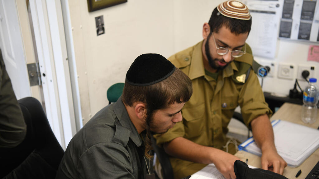 מפקד מג"ב, ניצב בריק יצחק, פגש את המתגייסים ואיחל להם הצלחה