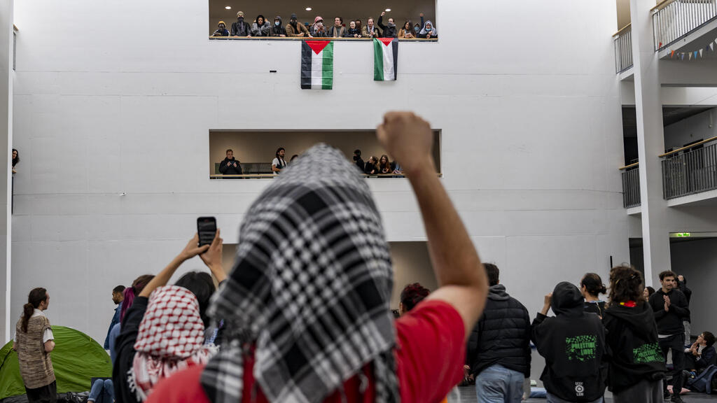 סטודנטים פרו-פלסטינים השתלטו על חלק מבניין בבית הספר הפוליטכני הפדרלי של לוזאן (EPFL) בשווייץ