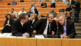 המנהל המיוחד אפי סנדרוב ועורכי הדין גיל אורן וניר רוזנר, היום בביהמ"ש