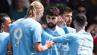 שחקני מנצ'סטר סיטי חוגגים עם יושקו גבארדיול