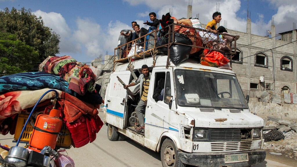 פלסטינים עוזבים את רפיח