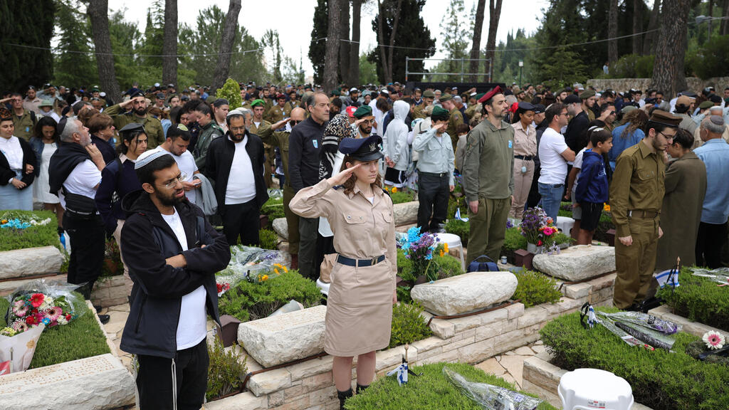 Mount Herzl (Photo: EPA/Abir Sultan) טקס יום הזיכרון הר הרצל ירושלים