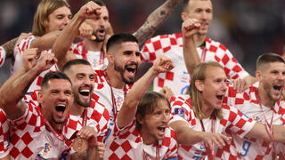 שחקני נבחרת קרואטיה חוגגים את המקום השלישי בקטאר