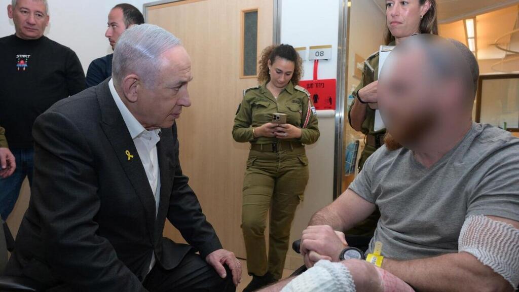 ראש הממשלה בנימין נתניהו ביקר פצועים בבית החולים שיבא