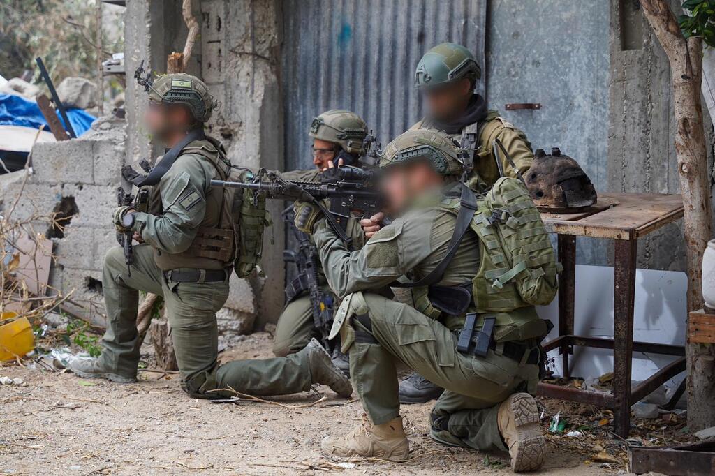 צוות הקרב של חטיבה 460 במרחב ג'באליא בעזה עם המדים החדשים 