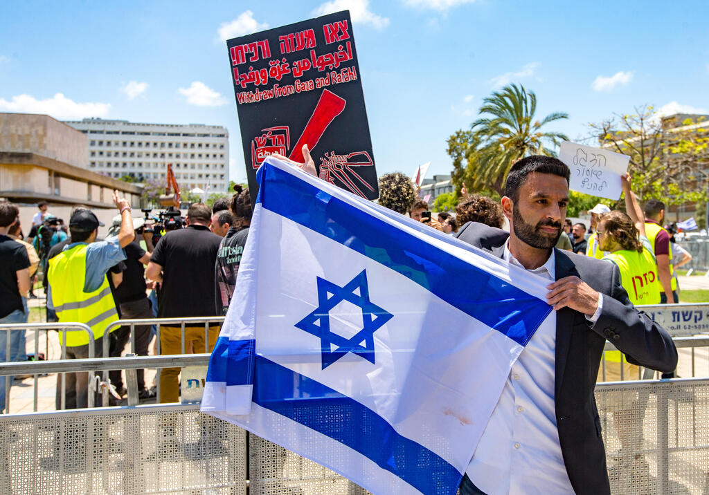 יוסף חדאד בהפגנה נגד העצרת לציון יום הנכבה