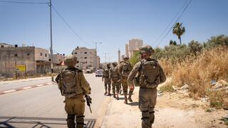 מצוד אחר המחבל שביצע את פיגוע הדקירה בצומת יצהר